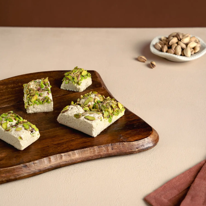 Antep Fıstıklı Tahin Helvası 850gr |Glutensiz Teneke Helva — Naturlina Organics